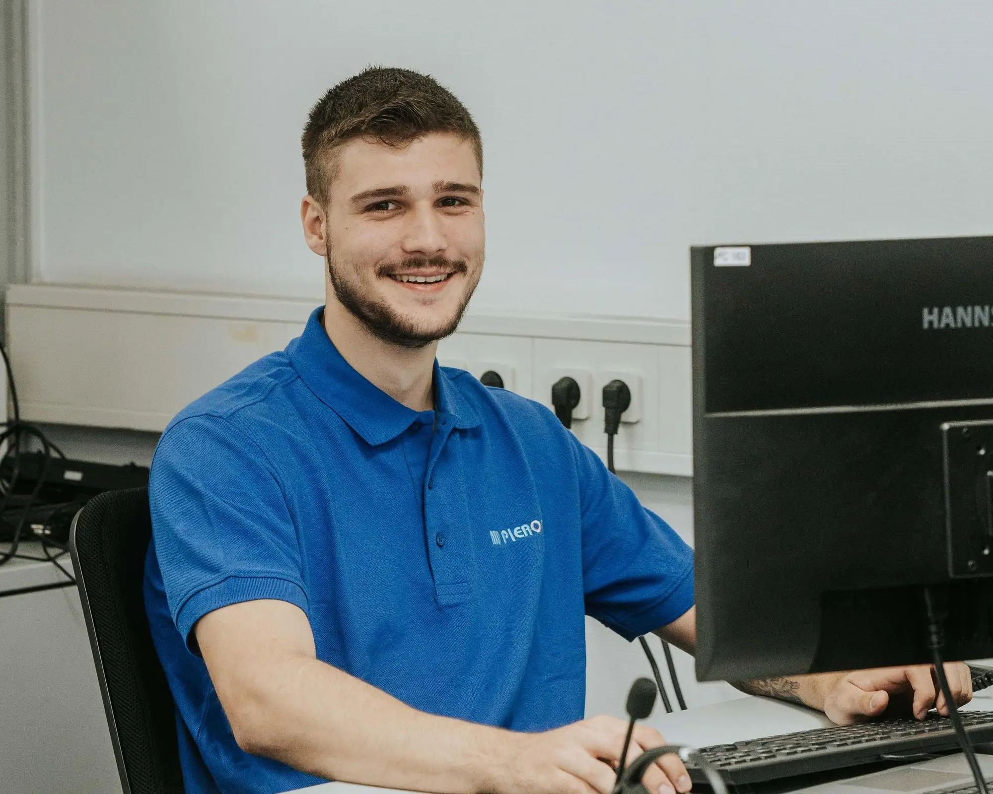 Pieron apprentice at a computer workstation