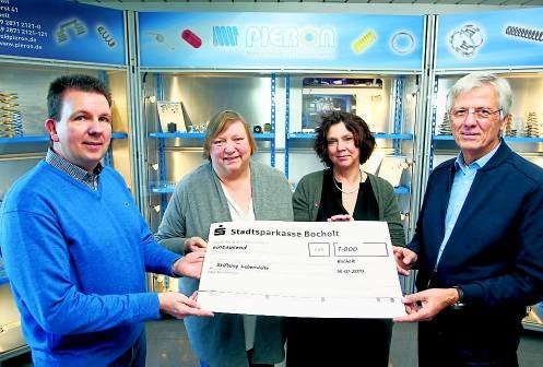 Cheque handover of Pieron's 1,000 euro donation to Lebenshilfe Bocholt-Rhede-Isselburg