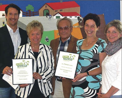 Sponsor plaque presentation for Haus der kleinen Forscher